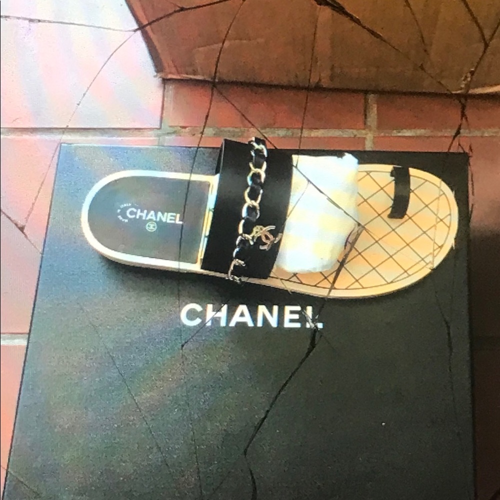 Women Chanel slippers